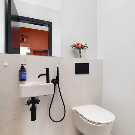Apartment Days - Modern With Workspace - Quiet Area *