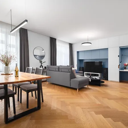 Apartment Days - Modern With Workspace - Quiet Area *