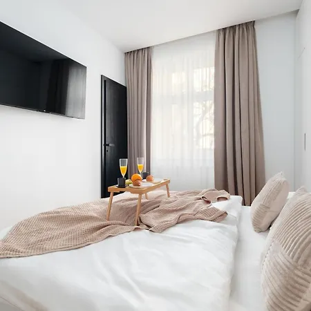 Apartment Days - Modern With Workspace - Quiet Area *