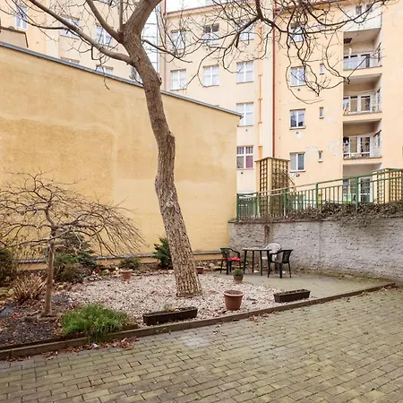 Apartment Days - Modern With Workspace - Quiet Area *